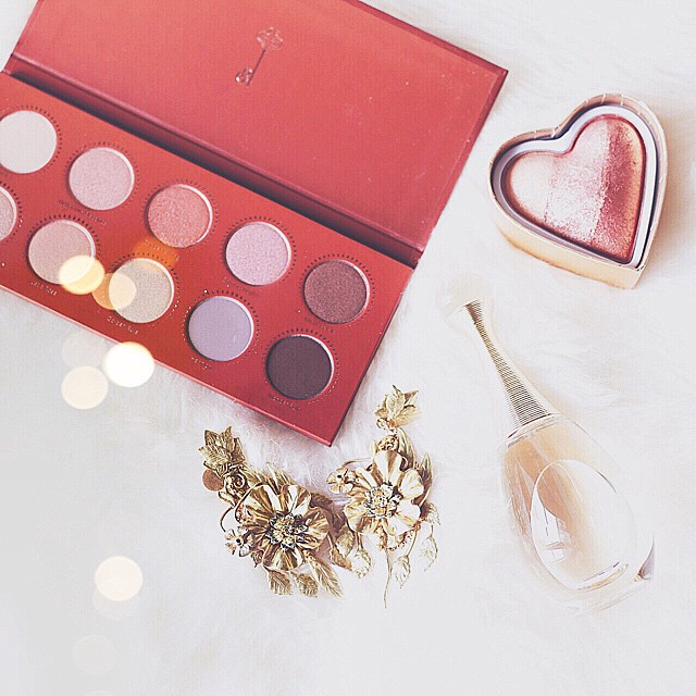 Golden inside  love this @zoevacosmetics Rose Golden palette and the Summer Of Love Bronzer  all via @maquillalia_ita