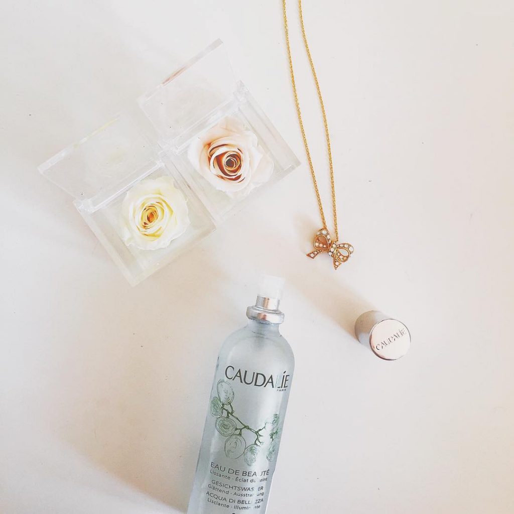 Ossessione del momento: eau de beauté @caudalie #caudalieparis #caudalie #eaudebeaute #skincareproduct #flatlay #beautyblog