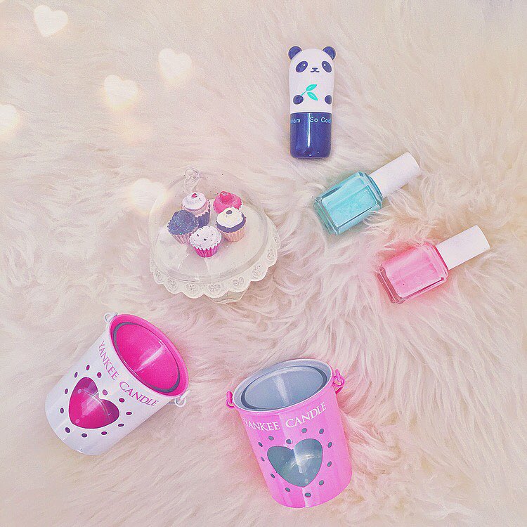 That's all about #pretty and #girlythings : perché ogni tanto c'è bisogno solo@di cose carine, coccolose e rosa  #prettyinpink #prettythings #kawaiioftheday #essiepolish #yankees