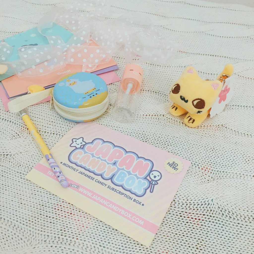 Morning guys! You could win these #kawaii stuff! How? Check my blog post {link in bio} and win a #kawaiibox #kawaiiboxgiveaway #kawaiigiveaway #japangiveaway