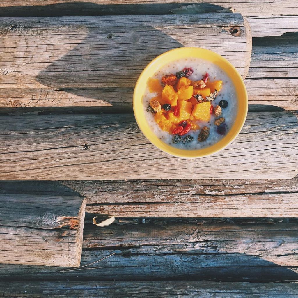 A #porridge bowl plenty of super delicious things! #pumpkins #pitaya #pitayabowl #chiaseeds #gojiberries