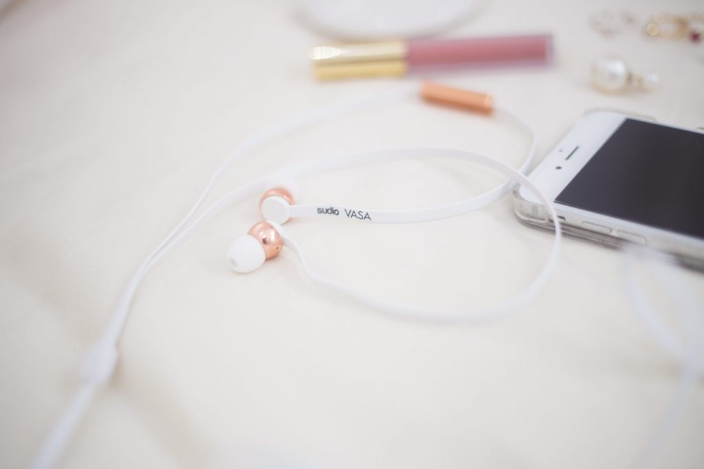 sudio-earphones-4