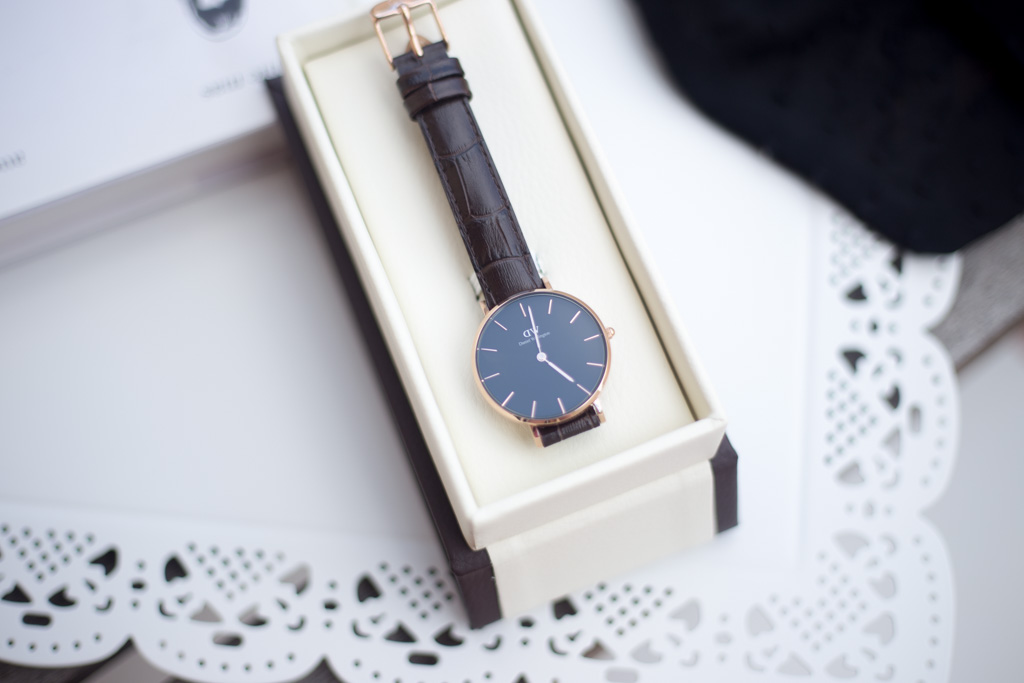 daniel wellington classic petite black