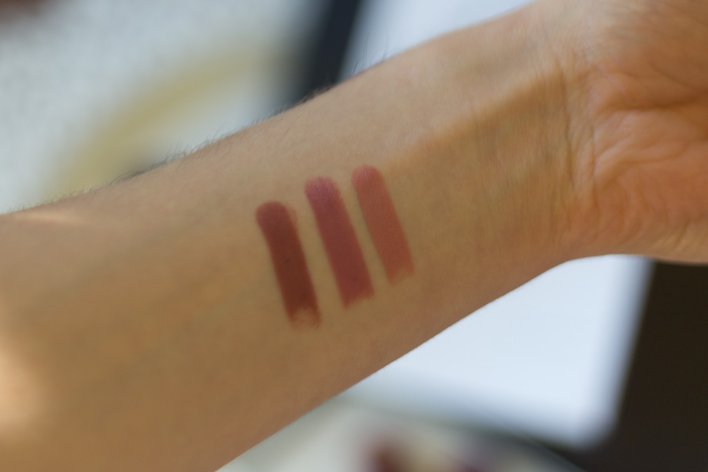 Confession Lipstick di Hourglass swatches