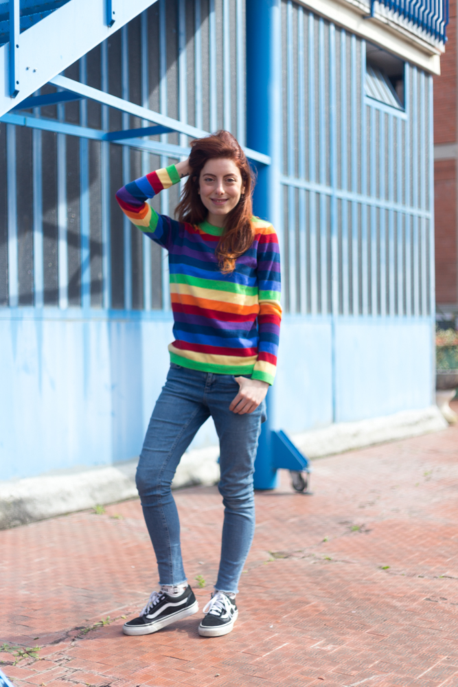 Maglione a righe arcobaleno anni 90