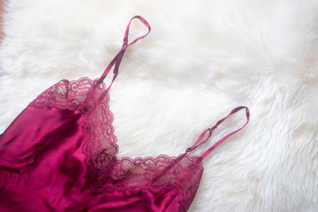 top rosso in seta e pizzo intimissimi