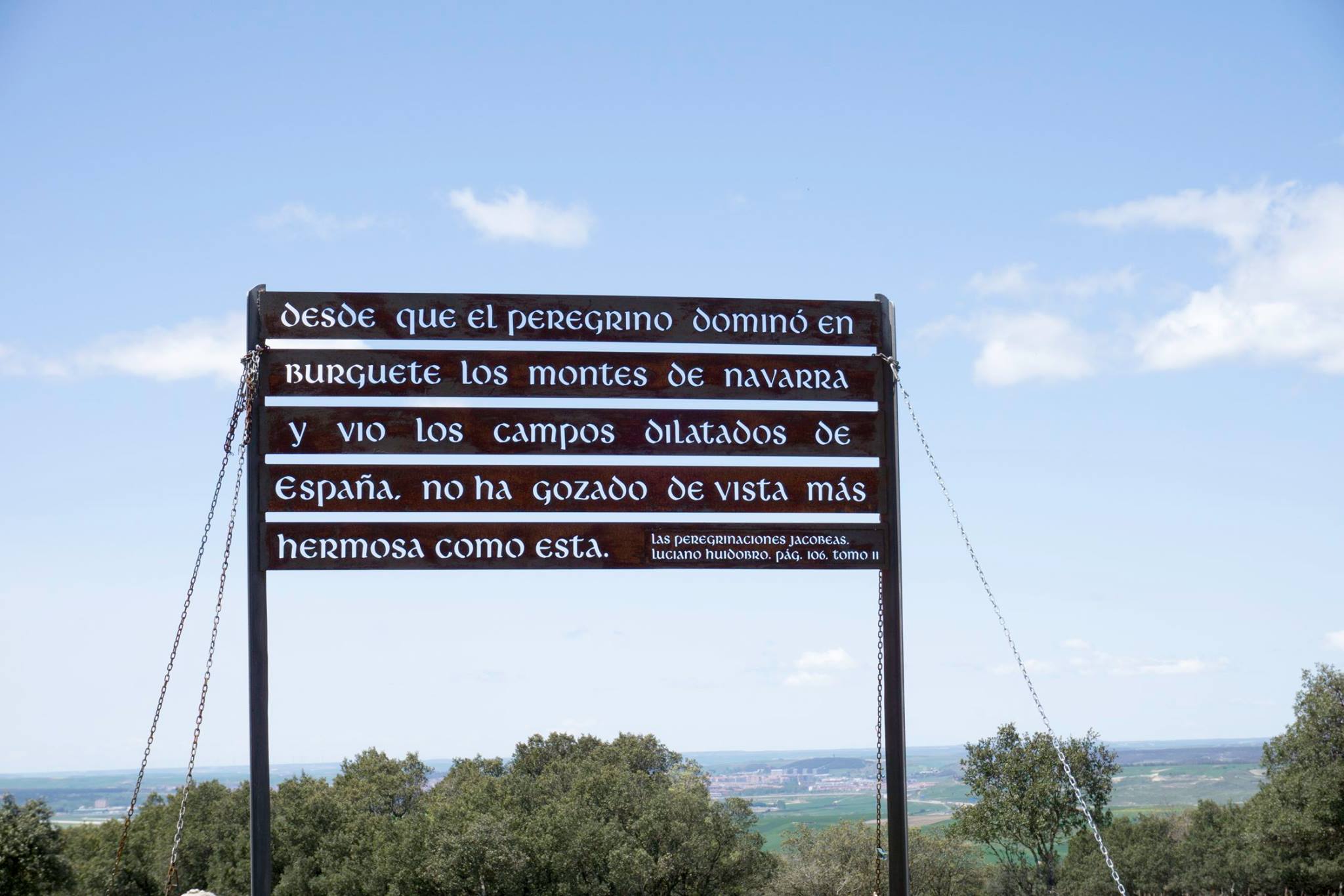 Scritta Atapuerca "Desde que el peregrino domino' en Burguete los montes de Navarra y vio los campos dilatodos de Espana, no ha gozado de vista mas hermosa como esta"