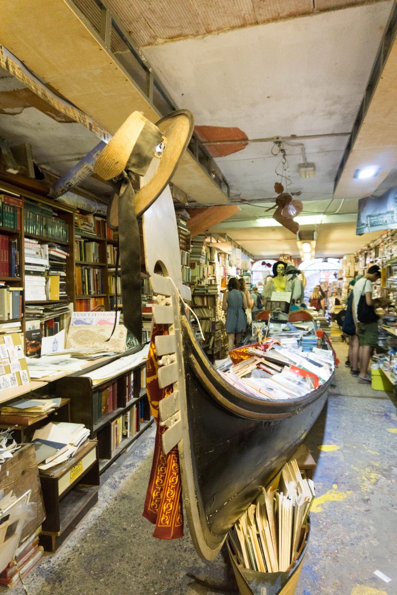 libreria acqua alta