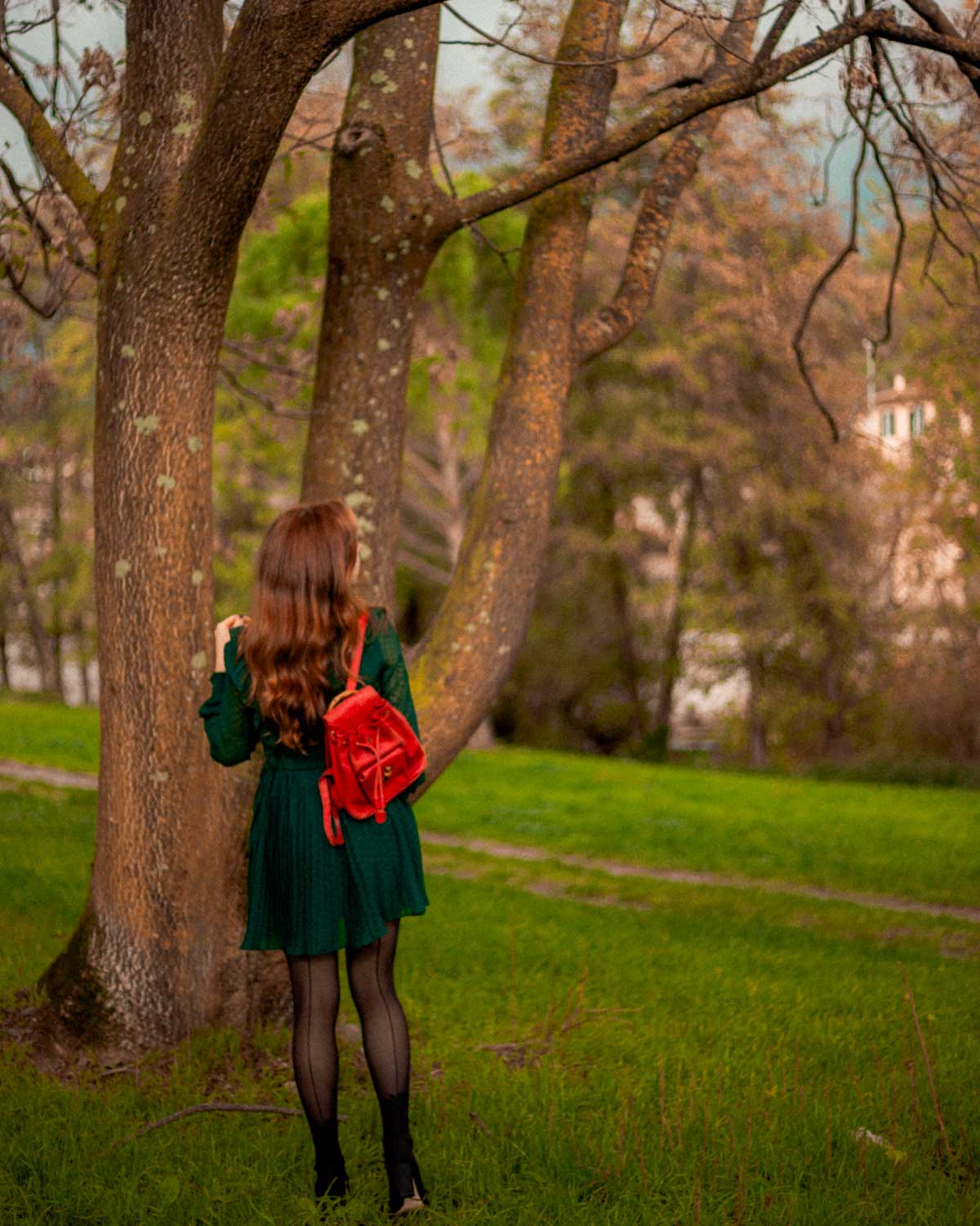 tuta verde e zainetto rosso gucci vintage