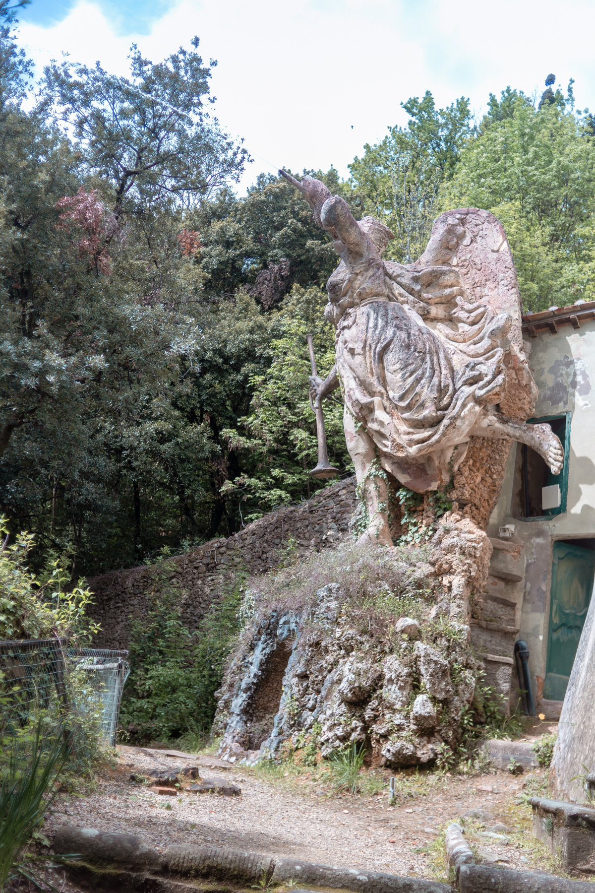 villa garzoni statua