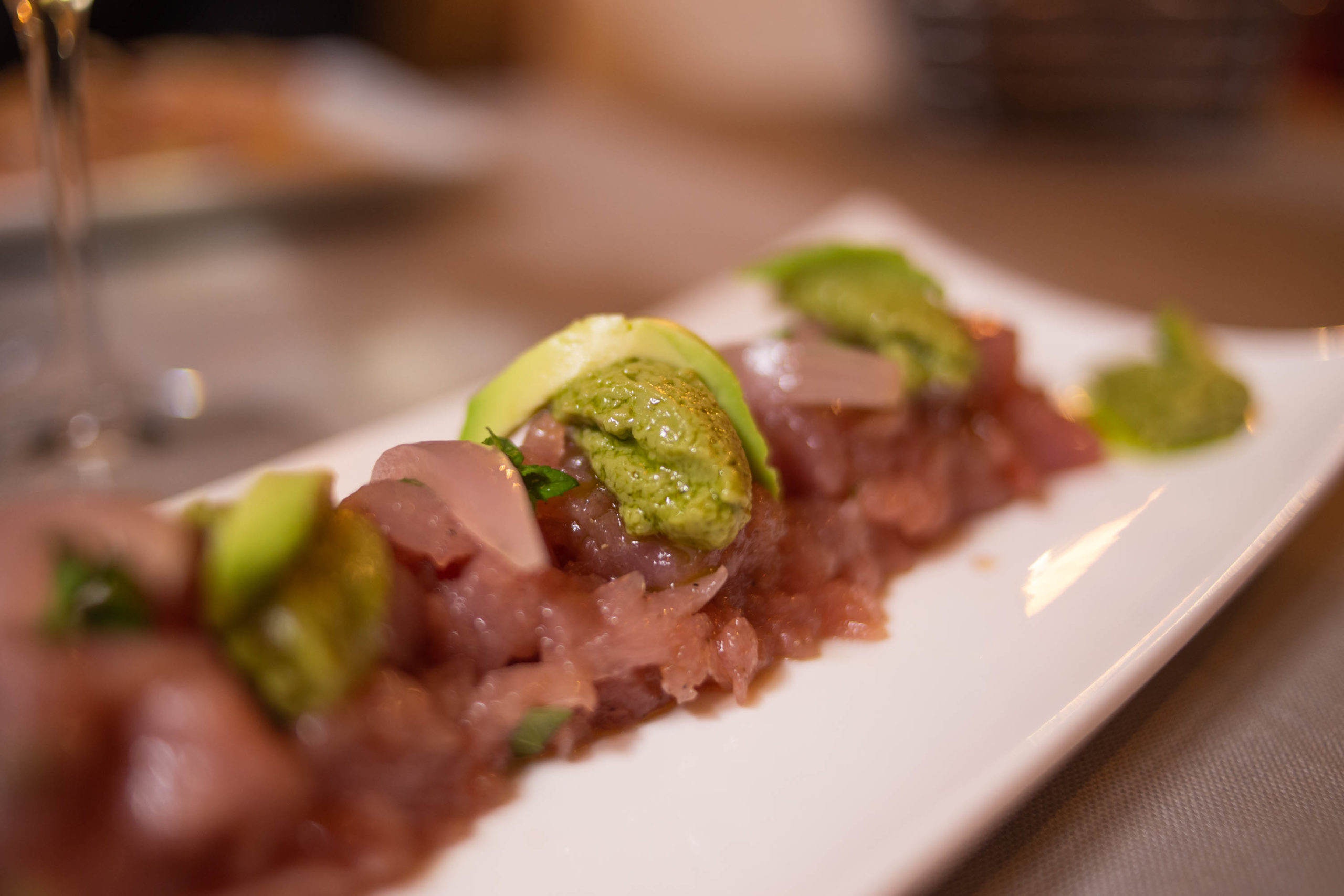 antipasto di tartare di tonno con guacamole al barage 38