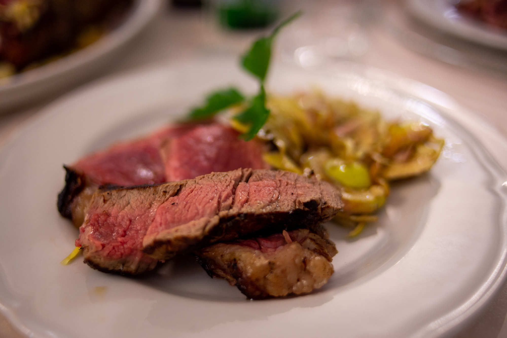 bistecca fiorentina con carciofi, il secondo di villa del parco resort san baronto