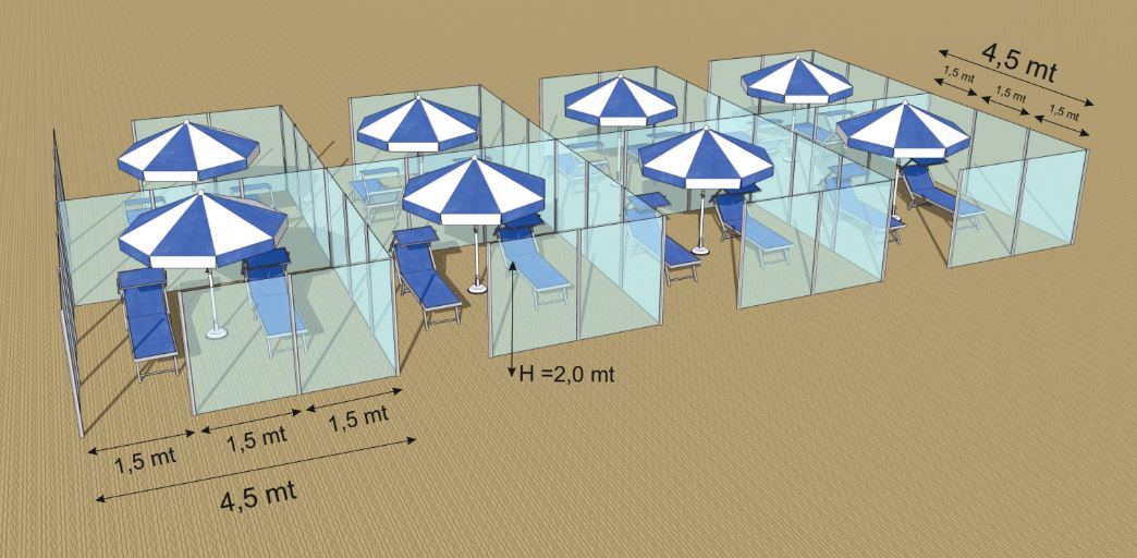 una spiaggia organizzata con divisori in plexiglass