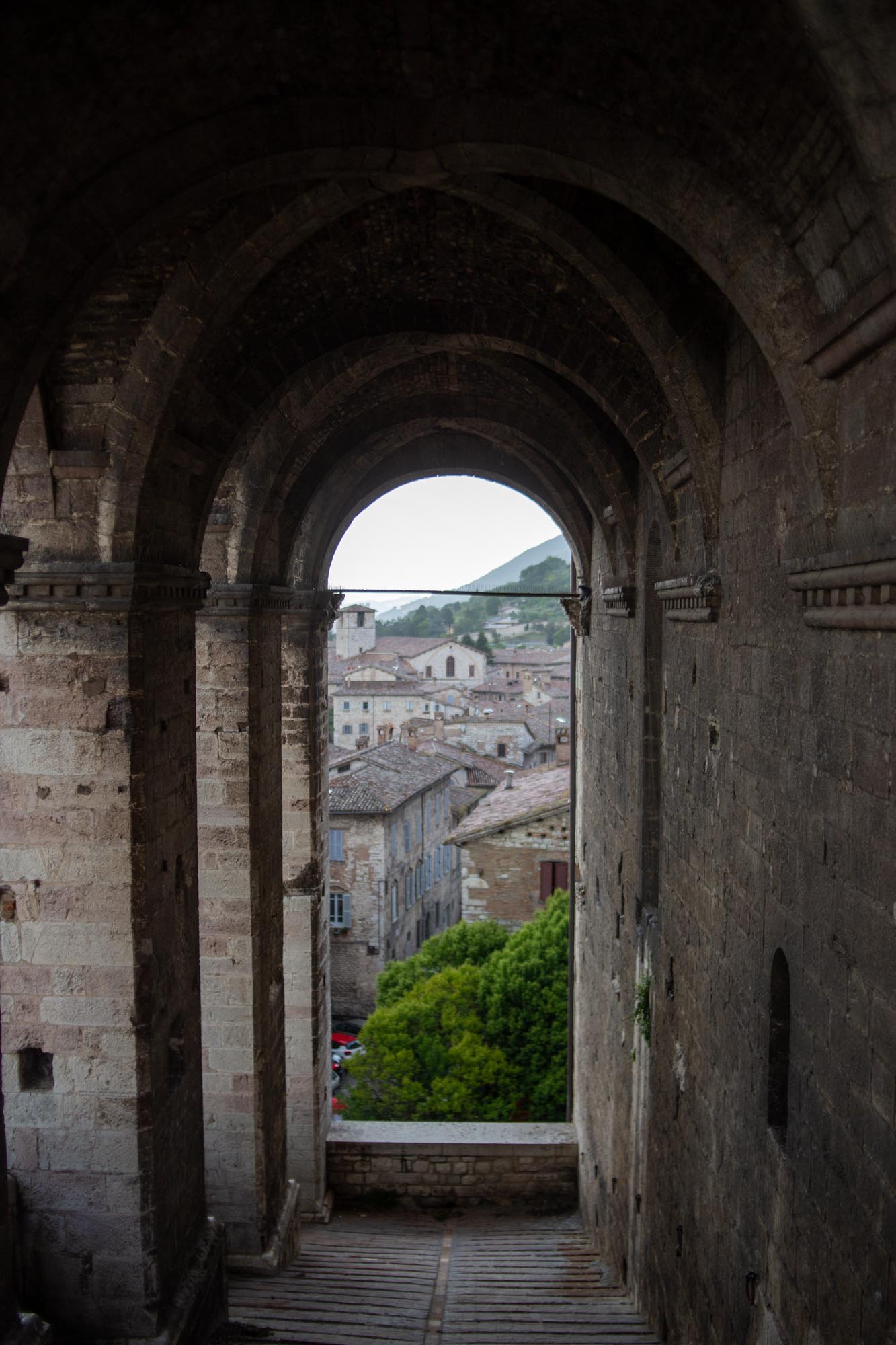 vista su piazza grande gubbio